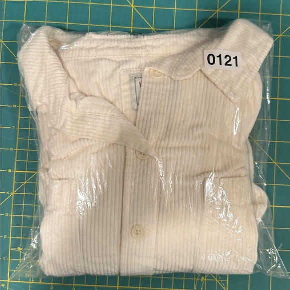 American eagle Oversized Corduroy Cream Button-Up Shirt - Picture 12 of 12